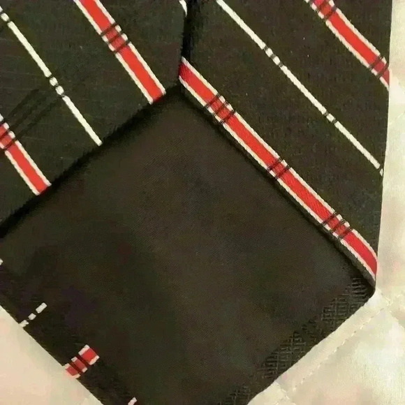 JOS A BANK Black Label BLACK RED WHITE STRIPED ALL SILK NECK TIE MADE IN ITALY - Picture 4 of 5